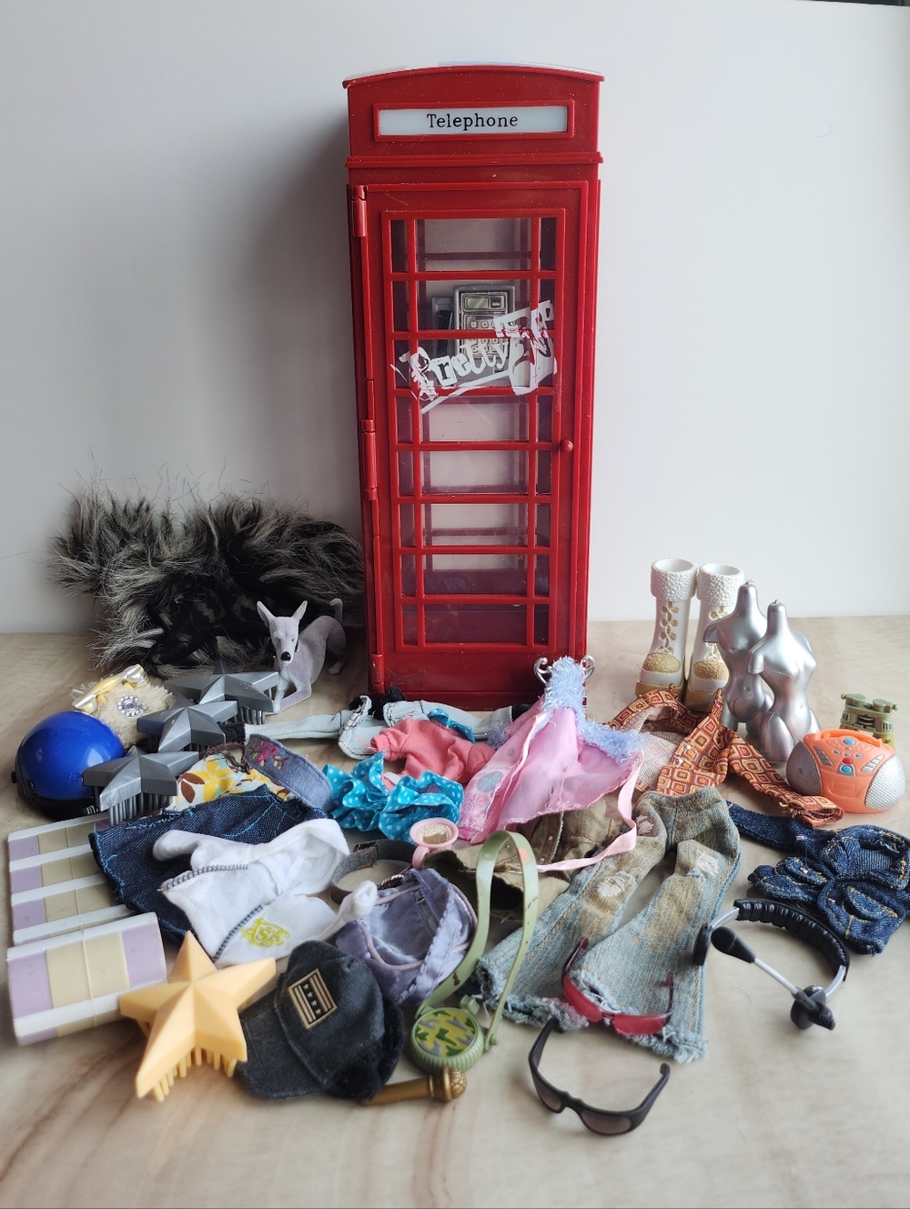 Lot Of Bratz Items